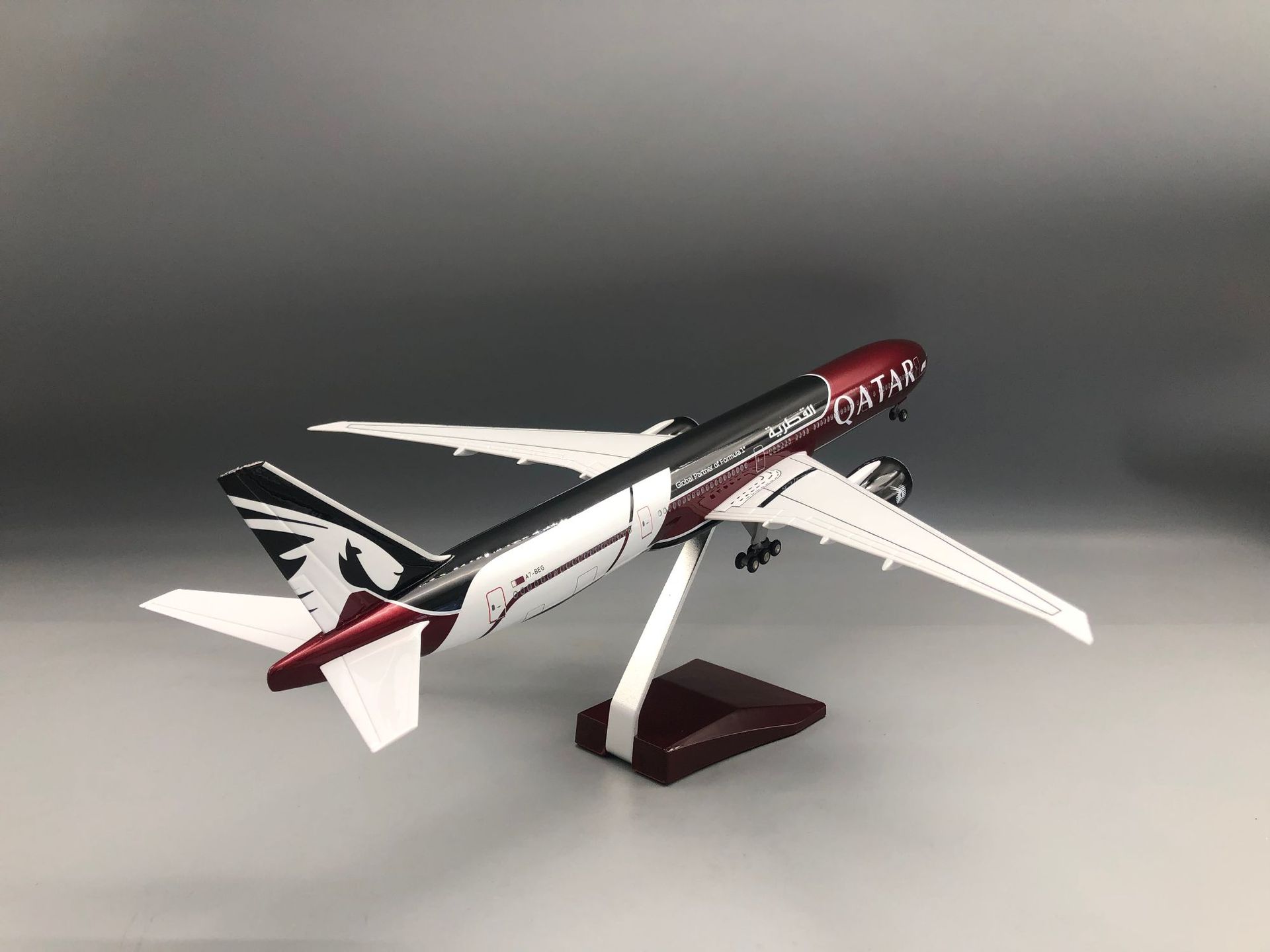 For B777-300 Qatar Model Airpl - Home Decor Qatar recension och pris